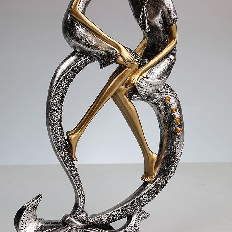 Kissing Decorative Sculpture