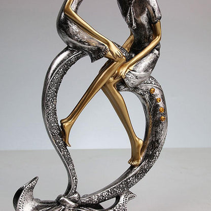 Kissing Decorative Sculpture