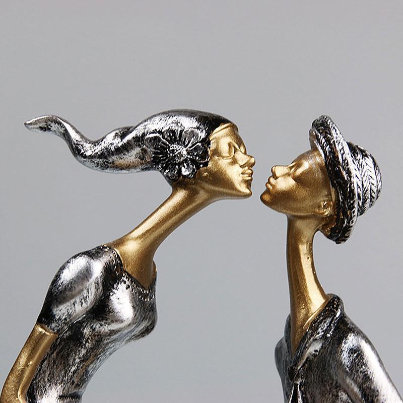 Kissing Decorative Sculpture