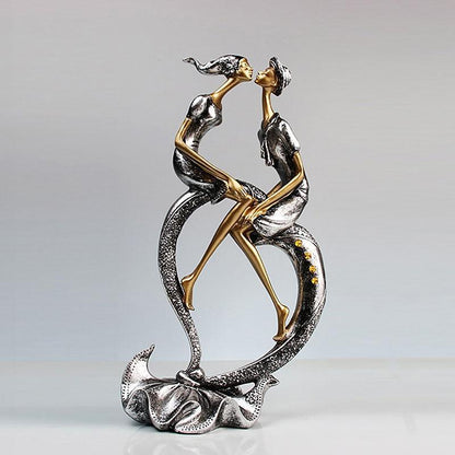Kissing Decorative Sculpture